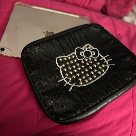 Sanrio Hello Kitty Tablet Carrying Case - Picture 2 of 5